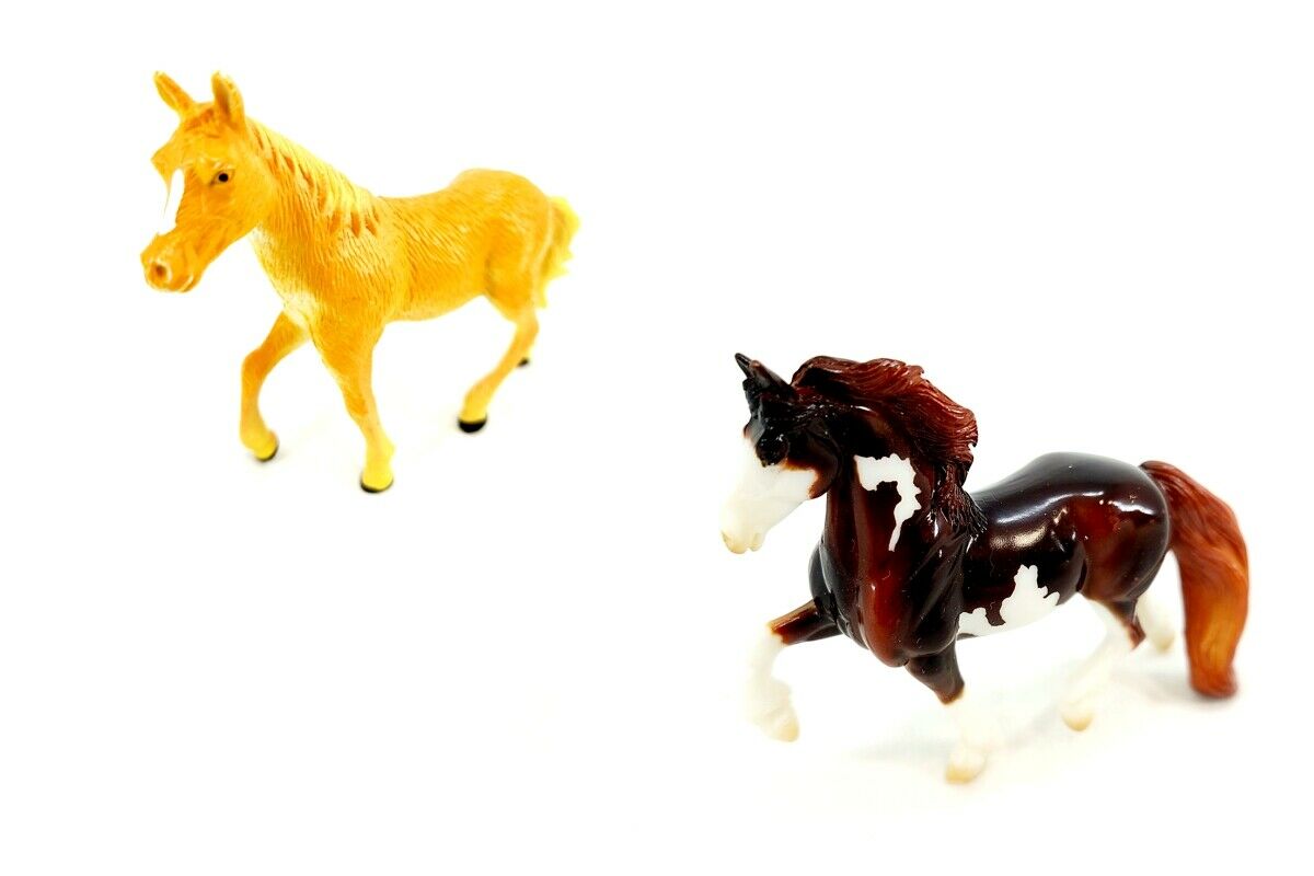 Lot Of 2 Breyer Stablemates Horses (from Red Stable Set) Pinto & Appalosa
