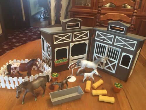 Horse Stable Brown Plastic Folding Barn And Toymajor Rubber Horses Toy Figurines