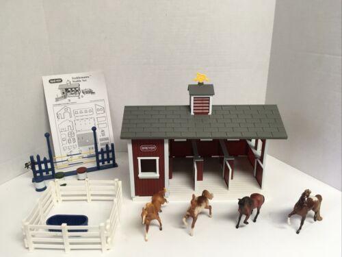Breyer Stablemates 3-stall Horse Barn, 4 Beautiful Horses, Fence And Accessories