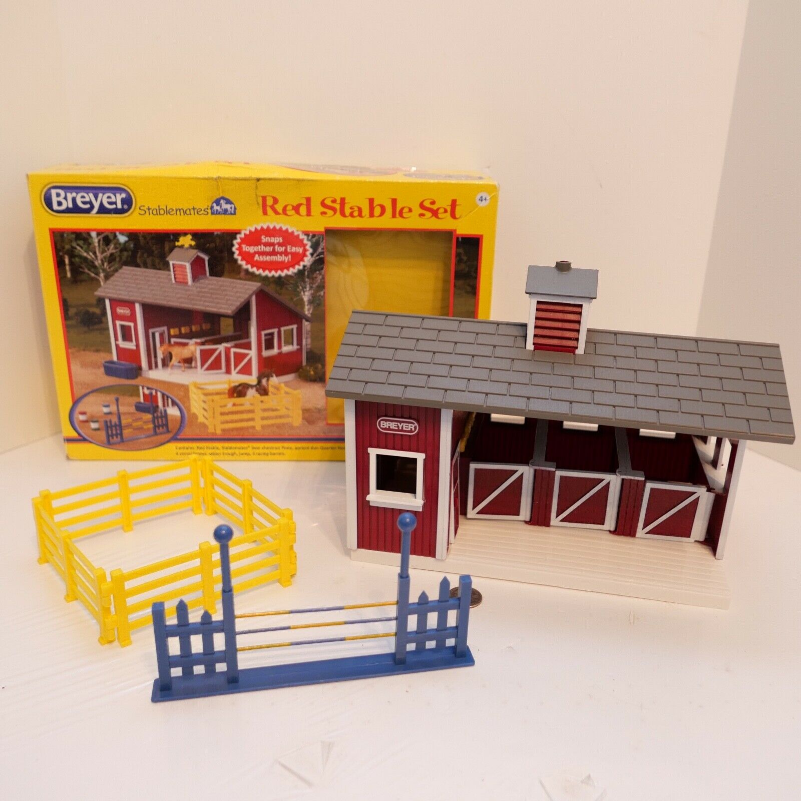 Breyer Stablemates (red Barn Stable, Fence, Jumping Gate) Set W/ Package !!!